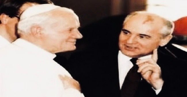 L'incontro tra Papa Wojtyla e l'esponente del mondo Comunista Gorbačëv