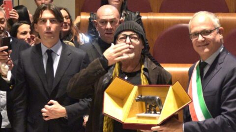 Roma premia Vasco Rossi con la lupa capitolina